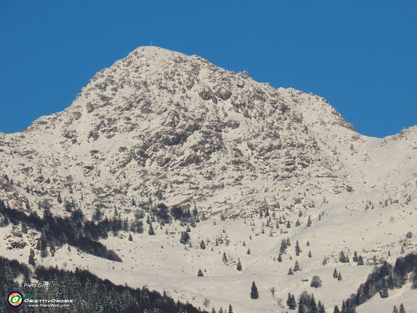 15 Cima la croce (1978 m) innevata .JPG
